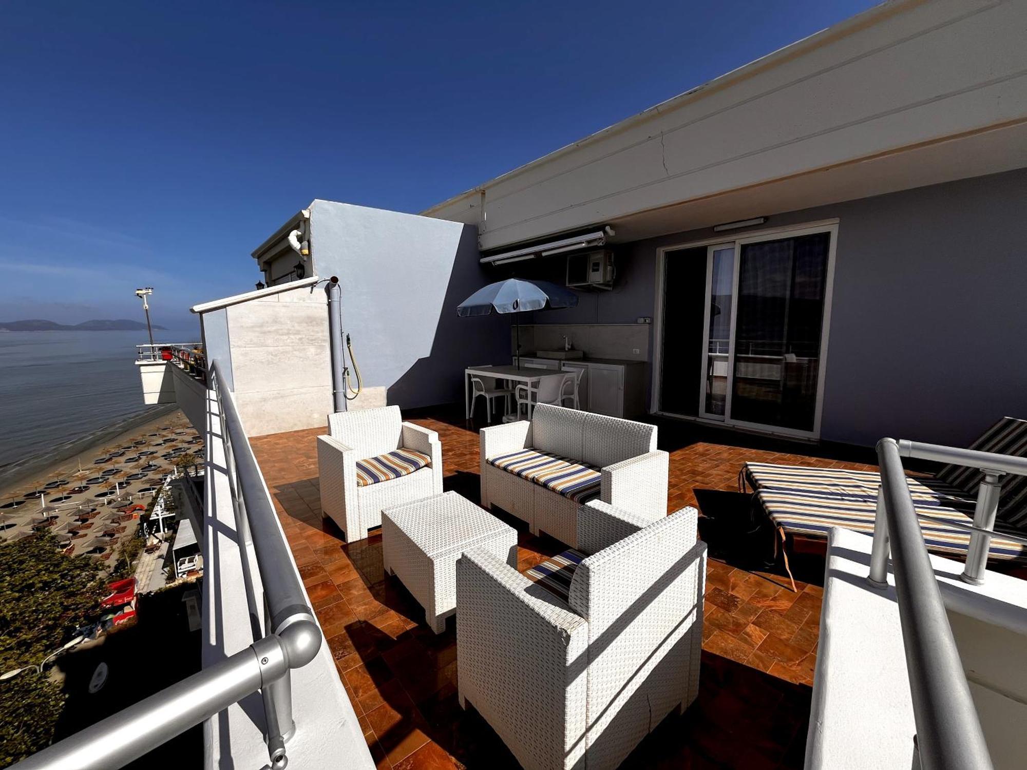 Sky & Sea Viewing Apartment Vlorë Exterior foto